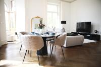 B&B Wiesbaden - Palais Passy~Design Suite mit Ausblick im Zentrum - Bed and Breakfast Wiesbaden