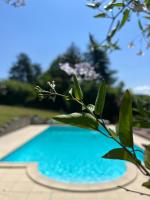 La Colline de Tilleul - Les Tilleuls - 4 STAR RATED - stunning cottage with pool near Aubeterre in idyllic location - B&B Saint-Romain