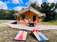 Tropical glamping with hot tub - B&B Cleveland