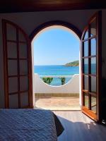 Casale fronte mare - villa with swimming pool in front of the beach - B&B Porto Columbu-Perd'È Sali