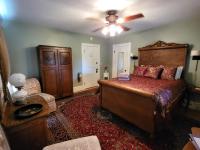 Zimmer mit Queensize-Bett und Balkon