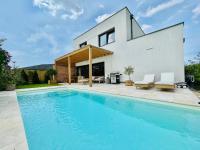 B&B Bösing - House in Pezinok with swimming pool, Bratislava - Bed and Breakfast Bösing