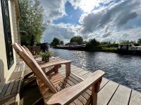 NEW - Private Cabin - on a lake near Amsterdam - B&B