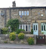 B&B Steeton - 17th Century Cottage with Hidden Garden - Bed and Breakfast Steeton