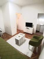Small&Cozy apartment - Bed and Breakfast Podgorica