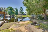 Hot Tub and Dock Access Lake Hatchineha Getaway! - B&B