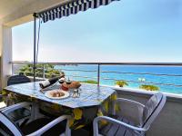 Apartamento de 2 dormitorios con balcón y vistas al mar (4 adultos)