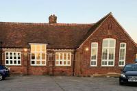 B&B Bodham - Bodham School Halls - 5 Bedrooms - Bed and Breakfast Bodham