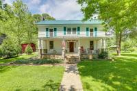 Marshall Cottage on 1895 Tobacco Farm with Hot Tub! - B&B