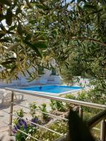 Holiday House M&A&K with swimming pool - Chambres d’hôtes Kaštel Štafilić