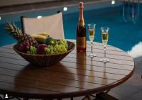Suite met Kingsize Bed en Uitzicht op Zee
