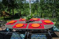 Cozy 2BR with Great Views Near Trails - Ferienwohnung