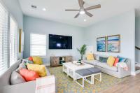 Steps to Coast! Beach Home with 2 Decks in Galveston - B&B Galveston