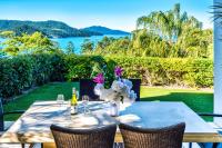 B&B Hamilton Island - La Bella Waters 5 Oceanview Private Garden BBQ Buggy - Bed and Breakfast Hamilton Island