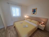 Apartamento de 1 dormitorio con balcón y vistas al mar