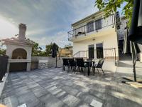 Holiday Home Vrkic with Hot Tub - Chambres d’hôtes