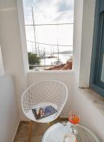 The White Rose Apartment - B&B Póros