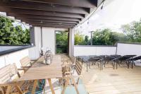 Modern Luxury Rooftop Deck, 3 mi to Downtown - B&B