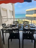 Beachfront Salou apartment with sea view - B&B Salou