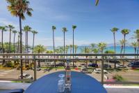 New Listing - Amazing Beach Views, 1-bed Apt - Bed and Breakfast Cannes