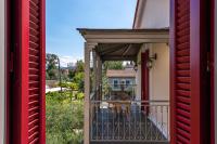 Apartment with Garden View
