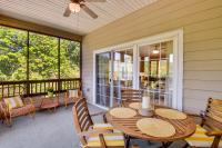 Balcony and Golf Course View! Condo at Kingwood - B&B Clayton