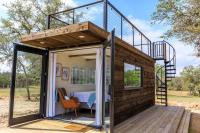 B&B Fredericksburg - New The Wildflower Cozy Container Home - Bed and Breakfast Fredericksburg