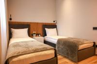 Zweibettzimmer mit Bad