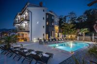 Villa Adriatic, Apartment Chiara with sea view and heated swimming pool, free private parking, - B&B