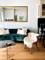 Brand-new, central apartment w/ VIEWS - B&B
