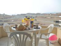Appart cosy avec mezzanine, terrasse et parking à Fréjus - FR-1-226A-109 - B&B
