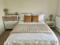 B&B Hull - Modern 3 Bed Town House Marina Hull - Bed and Breakfast Hull