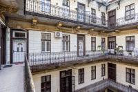 Charming Downtown Hideaway Steps from New York Café! - B&B Budapest