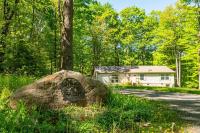 *Entire House • Sleeps 9 • Hot tub • Pets Welcome* - B&B McHenry