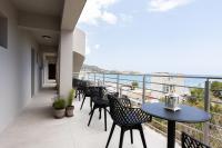 Niro Beachfront Living - Ferienwohnung