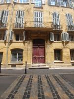 Spacieux T3 * centre ville * sans vis à vis - Chambres d’hôtes Aix-en-Provence