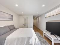 Modern apartment near light rail - B&B Seattle