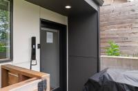 Modern apartment near light rail - B&B
