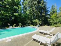 B&B Coquitlam - The Rhodo Place - Bed and Breakfast Coquitlam