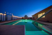 Large Lake Havasu retreat with private heated pool and gameroom for family fun - Chambres d’hôtes