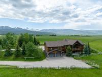 Teton Melody by KABINO Partial Air Conditioning Hot Tub FirePit Foosball Telescope Games WiFi Grill Mtn Views - B&B