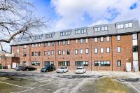 Hybrid Resi - Cheam, Sutton near Wimbledon with onsite car parking - Chambres d’hôtes