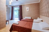 Tweepersoonskamer met 2 Aparte Bedden en Balkon