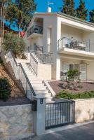 Exclusive Apartment LisaHome by the sea, boot mooring and private parking - B&B Mali Lošinj