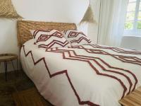 Kamer met Queensize Bed en Uitzicht op de Tuin