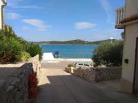 Milka - apartman uz more - B&B Betina