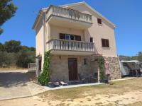 Milka - apartman uz more - B&B Betina