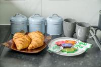 Lux 3BED Near Wembley With Parking By Oceana Group - Sleeps 8 - B&B