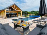 Holiday House Novus - B&B