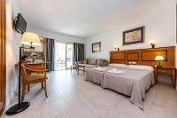 Private Studio Pyr by the beach promenade - shared pool available - B&B